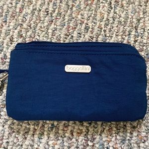 Baggalini wristlet